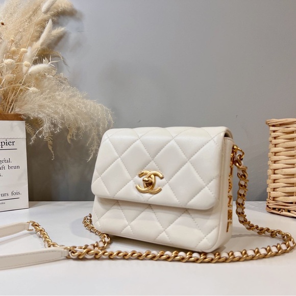 CHANEL 2021 WHITE LAMBSKIN SIDE NOTE SQUARE FLAP NEW - Picture 3 of 6